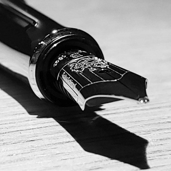 Graf von Faber-Castell Guilloche Chevron Sonderedition Italic 50 Füllhalter 