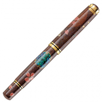Pelikan Limited Edition Maki-e Snow, Moon and Flowers fountain pen 