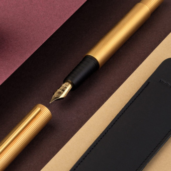 Otto Hutt design 08 Guilloche yellowgold matt fountain pen 