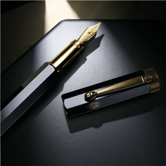 Montblanc Heritage Collection Egyptomania Special Edition Resin Kolbenfüllhalter 