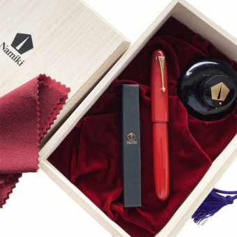 Pilot Namiki Emporer Urushi Füllhalter Vermillion Red No. 50 