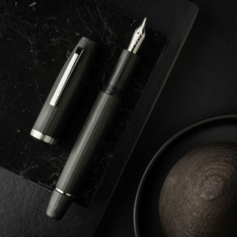 SCRIBO Flow Dimensione Kolbenfüllhalter 